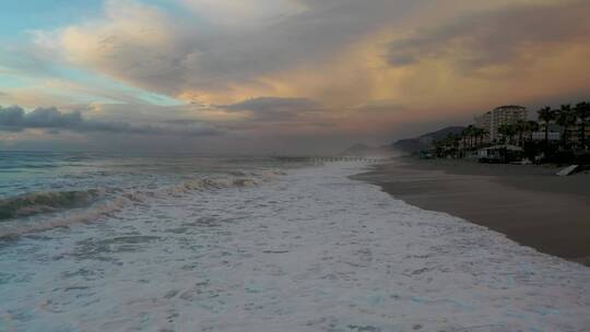 海南岛海边沙滩椰树蓝天大海风景航拍