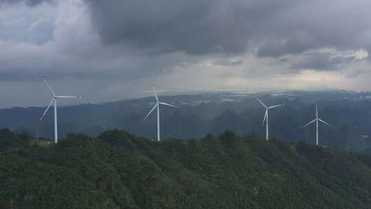 4K航拍风车山风力发电、绿色清洁能源