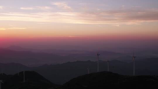 航拍夕阳下山顶风力发电机