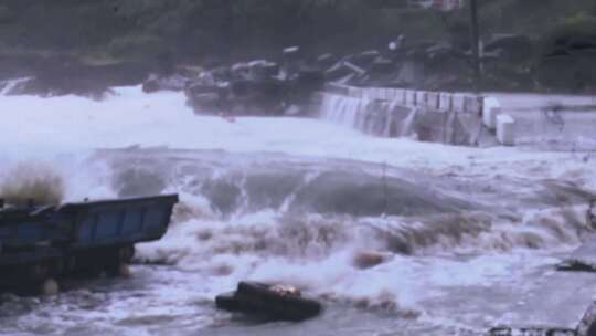 70年代特大暴风雨台风海啸飓风大水