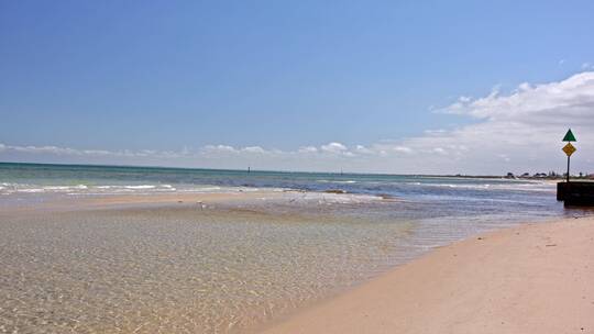 澳大利亚墨尔本海边海浪沙滩