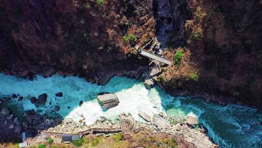 云南香格里拉虎跳峡