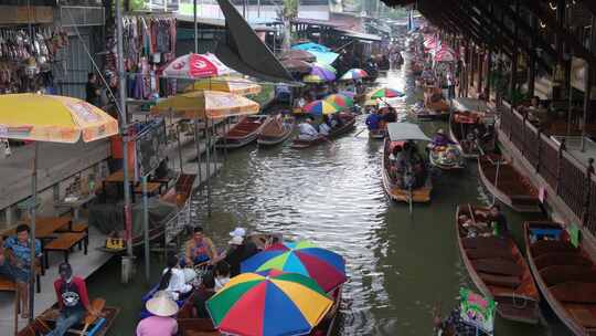 泰国丹嫩沙多水上市场