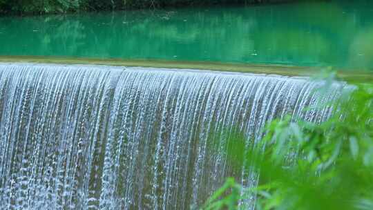 唯美山间水潭瀑布流水