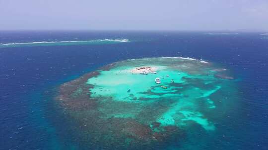 加勒比珊瑚岛令人惊叹的空中弧线，沙洲，帕莱索岛视频素材模板下载