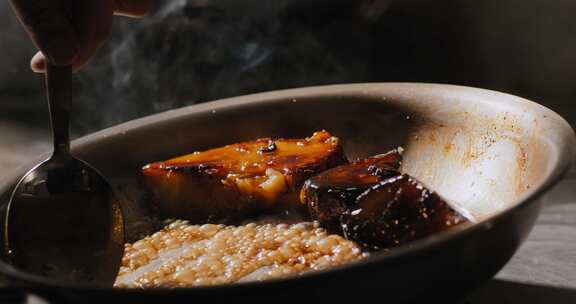 烹饪，平底锅，炒，菜肴