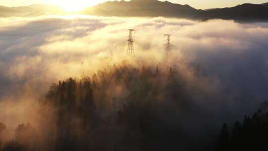 大气日出 光影 晨雾 唯美 铁塔