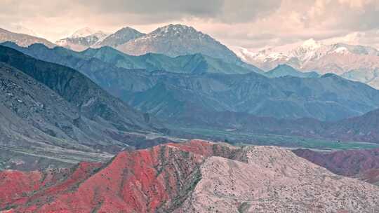 新疆天山山脉托木尔峰