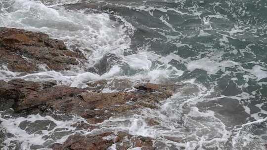 深圳海岸线-大梅沙礁石风起浪涌