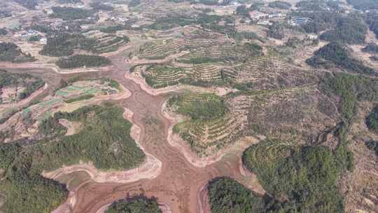 山村丘陵地区的自然风光鸟瞰全景