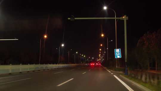 行驶 道路 第一视角 夜景 车辆