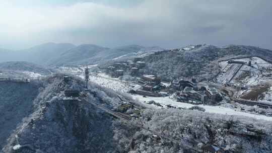 云上草原滑雪场雪景