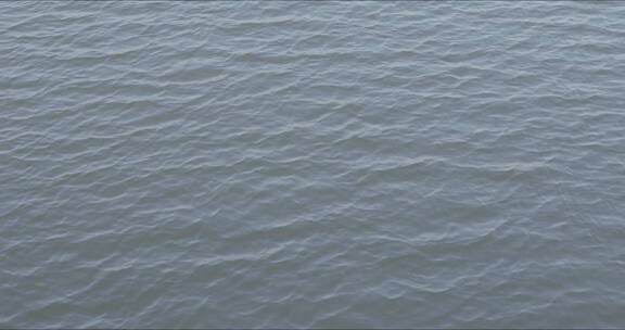 湖水水面波荡起伏空镜头