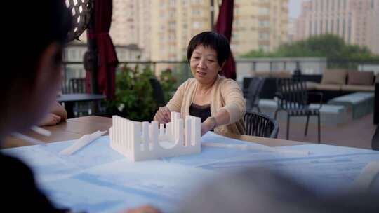 创业团队户外项目讨论会议