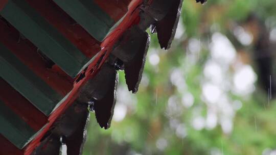 古建筑屋檐雨滴