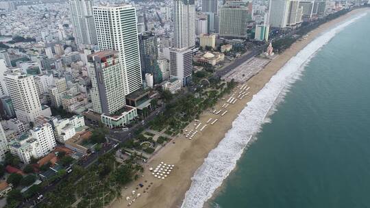 沿海城市的摩天大楼