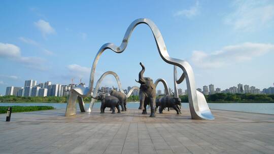 南宁五象新区五象湖公园广场的五象雕塑
