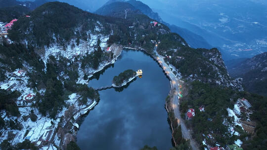 航拍江西旅游庐山如琴湖湖景自然风光