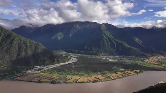 西藏林芝雅鲁藏布江大峡谷