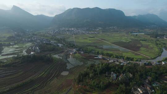 深藏在云南山区小坝子乡村田园盆地