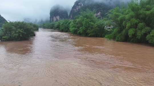 桂林阳朔暴雨漓江遇龙河河水暴涨