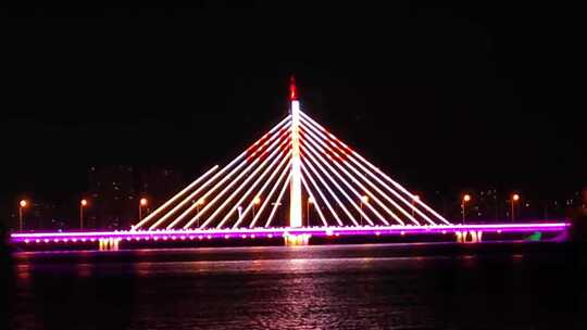 公园 湖面 夜景 夏天 桥梁 城市 夜晚