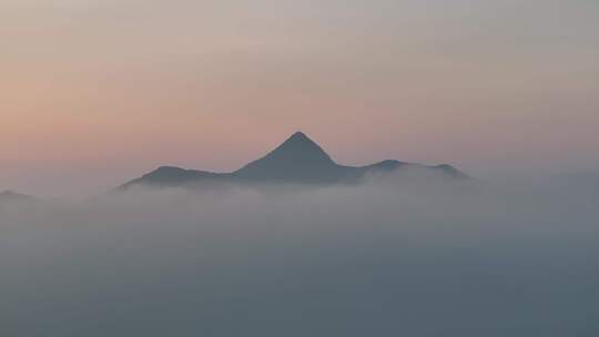 深圳最高山清晨平流雾航拍