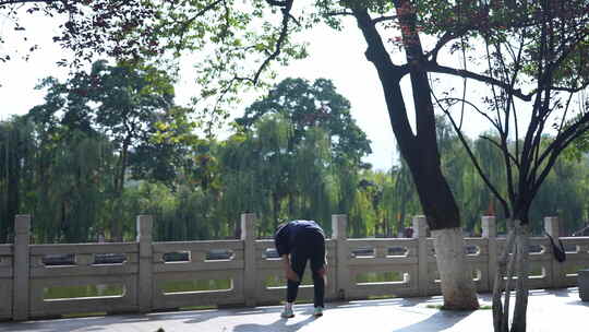 老人锻炼身体/晨练/太极拳