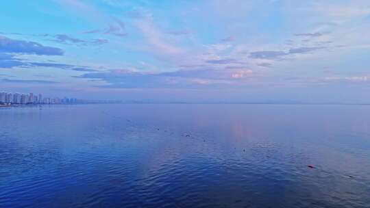 海边沙滩海上日出海面日出朝霞暖调航拍