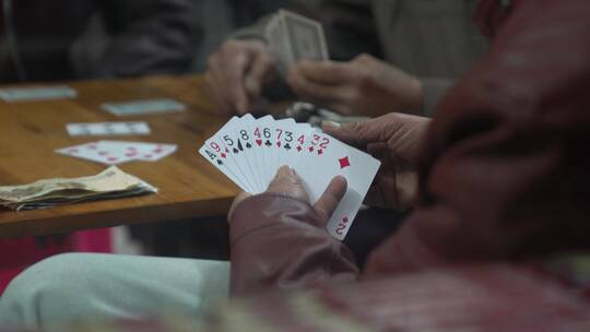 赌博 打扑克 赌钱 斗地主 嗜赌 娱乐 打牌