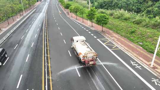 洒水车 清洗道路