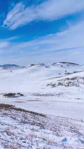 冬季内蒙古乌兰布统蓝天白云雪景