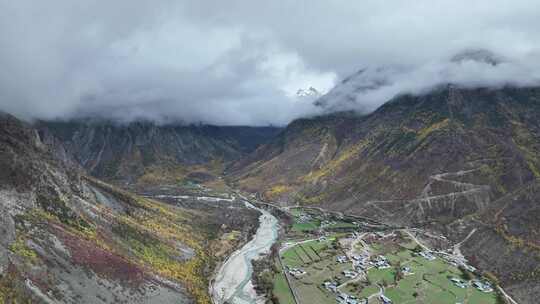 航拍西藏古玉乡秋季雨后雪山从云中出来