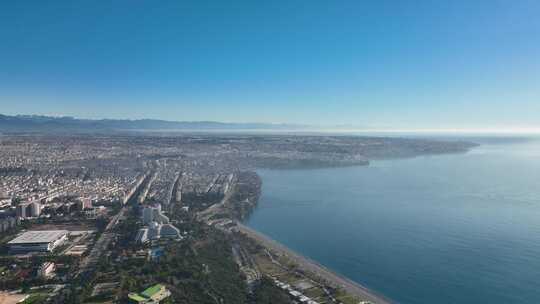 航拍海边城市