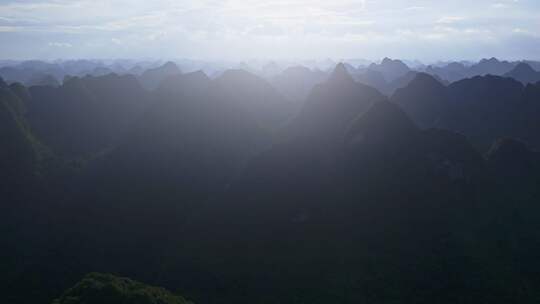 广西早晨大山晨光山川山峰光影山脉喀斯特