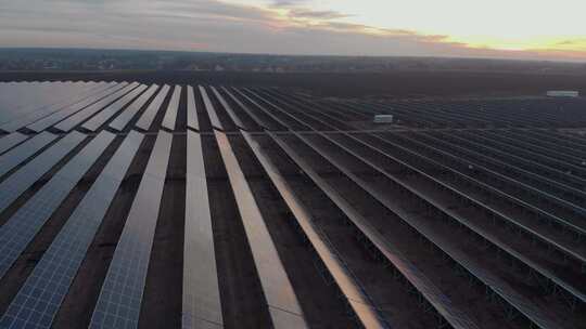 太阳能农场大型太阳能电池板视频素材模板下载