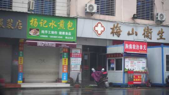 下雨天乡村公路行驶汽车记录仪驾驶第一视角