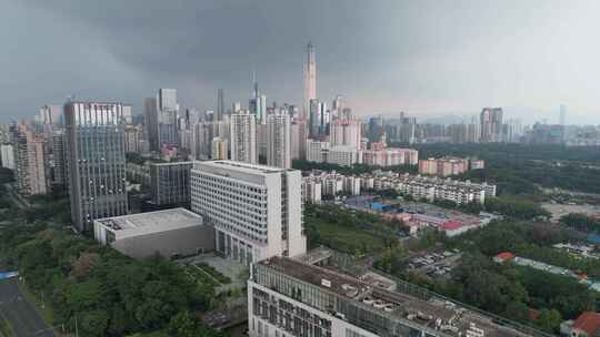 深圳暴雨来临前极端天气