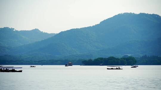 游船来往穿梭的杭州西湖航拍