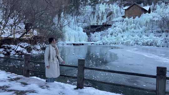 济南南部山区九如山，冰瀑成型冰天雪地