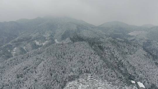 航拍山川丘陵冬天雪景