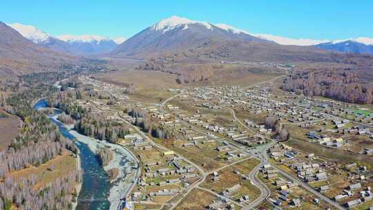 航拍新疆禾木村景区秋色雪山白桦林