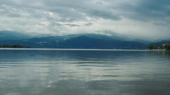 大理洱海湖岸风景