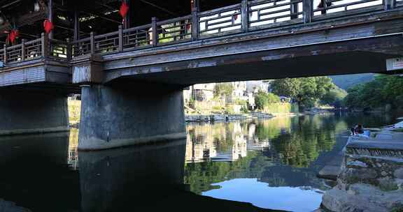 清晨阳光唯美江西景德镇瑶里古镇风雨桥古建