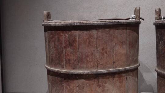 【镜头合集】博物馆展出中国古代水桶 ~视频素材模板下载