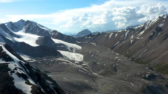 航拍雪山