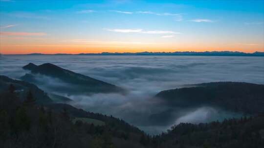 航拍太阳云雾环绕山川景色