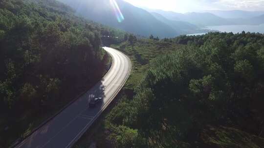 云南泸沽湖公路车风景航拍