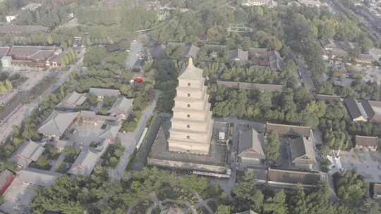 航拍视角下的西安大雁塔全景