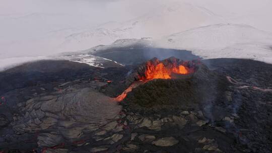 火山熔岩喷发